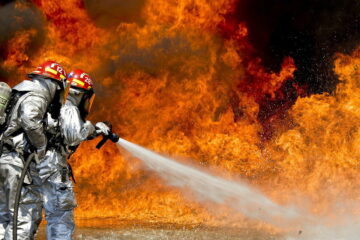 Firefighters Fire Firefighting  - 12019 / Pixabay